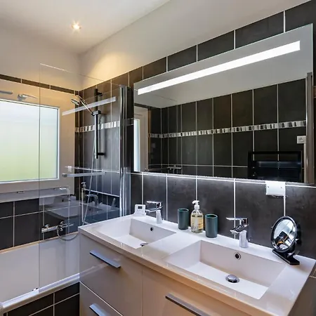 Provenzalische Mit Pool & Garten - Du Vallon By Sur La Vila